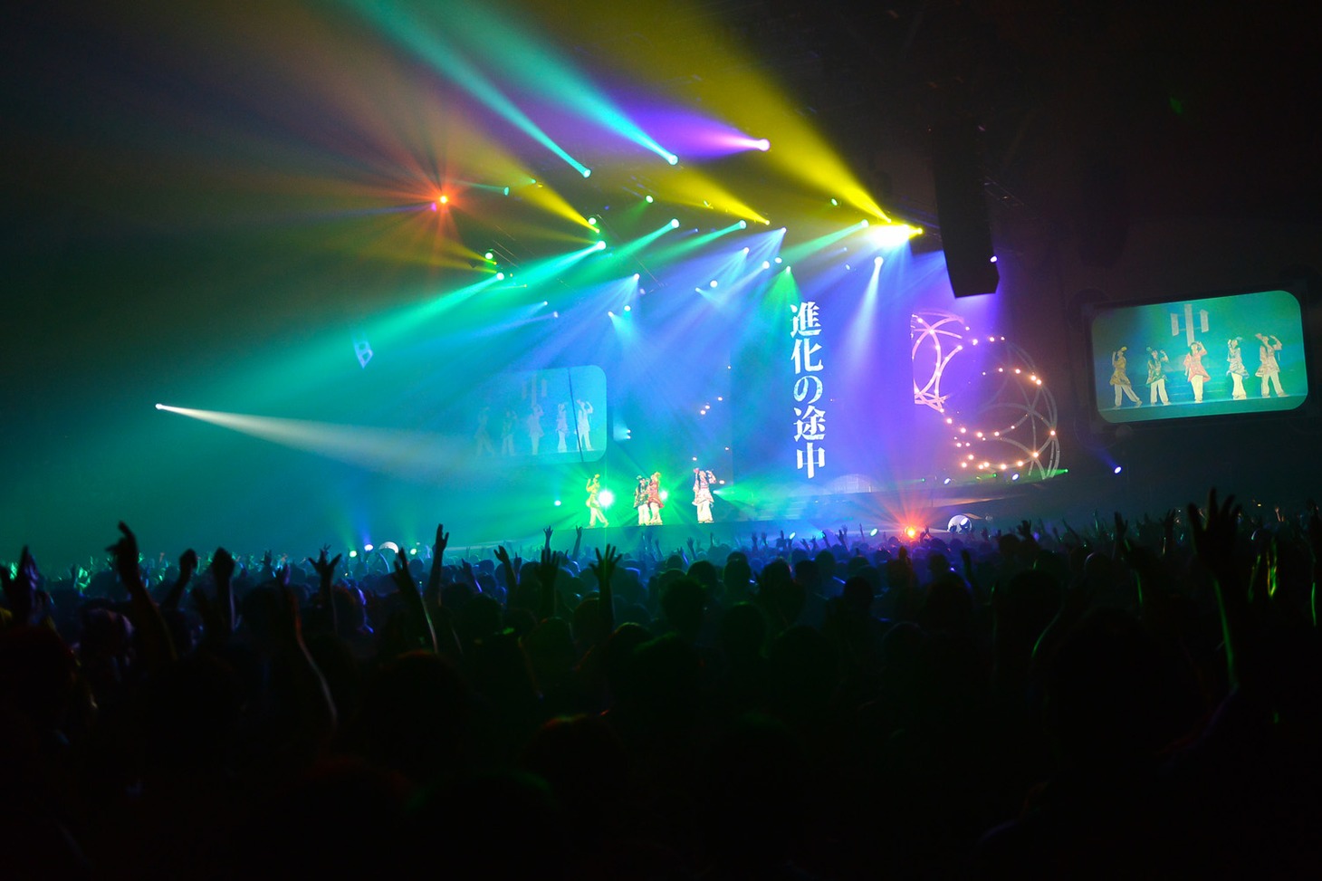 「ももいろクローバーZ JAPAN TOUR 2013 "GOUNN"」の様子。