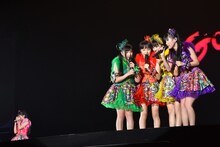 「ももいろクローバーZ JAPAN TOUR 2013 "GOUNN"」の様子。