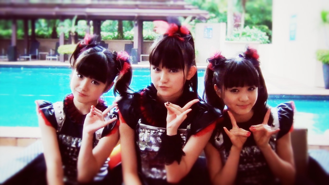 「BABYMETAL APOCALYPSE」10大特典「キツネ様の十戒」解説動画のワンシーン。