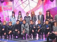 収録後の記念撮影の様子。