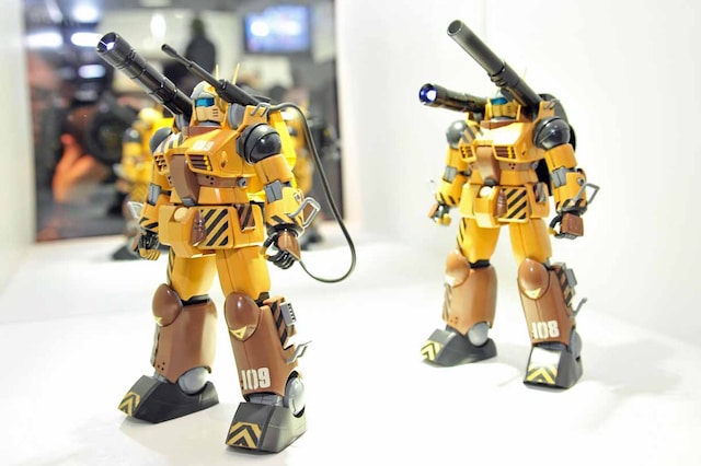 トータス松本作「重機のガンキャノン」