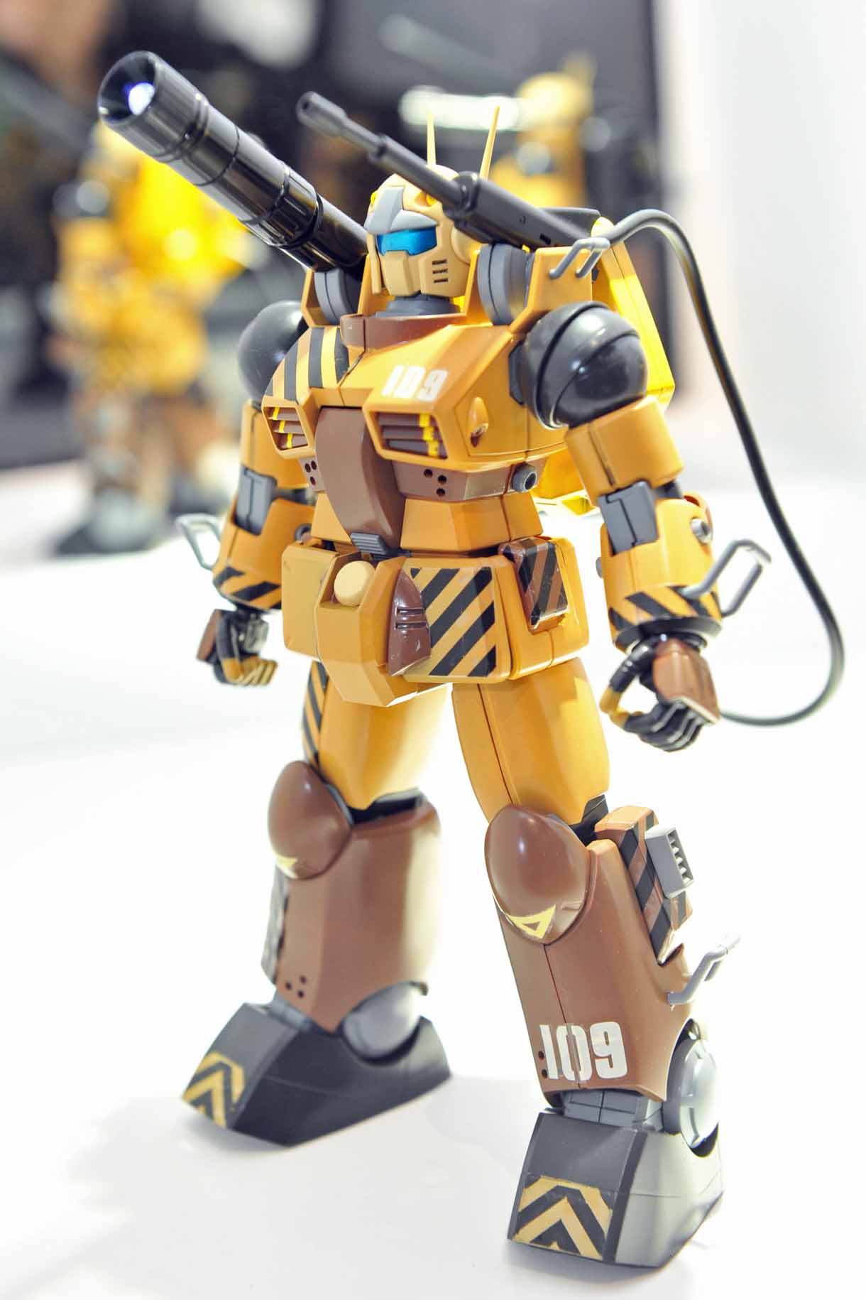 トータス松本作「重機のガンキャノン」 - ピエール中野は“クロームザク