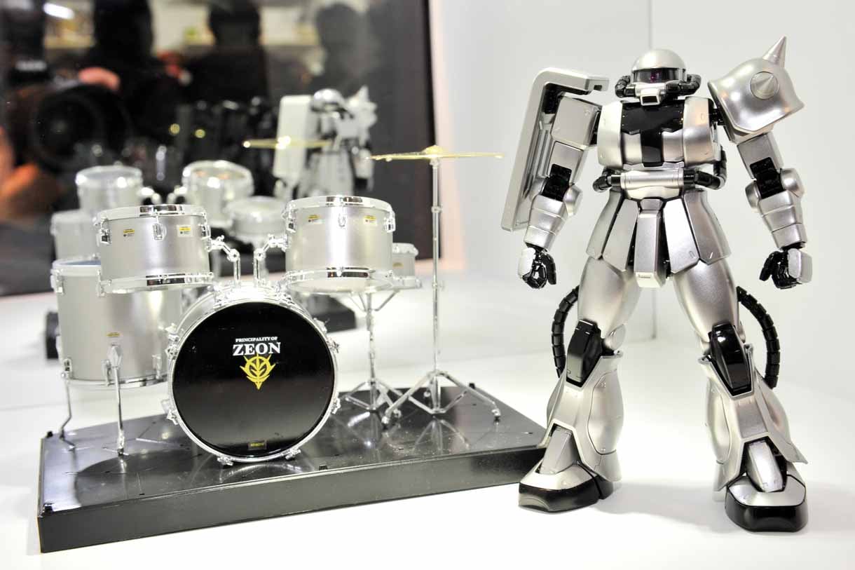ピエール中野は“クロームザクII”「ガンプラEXPO」開幕 - 音楽ナタリー