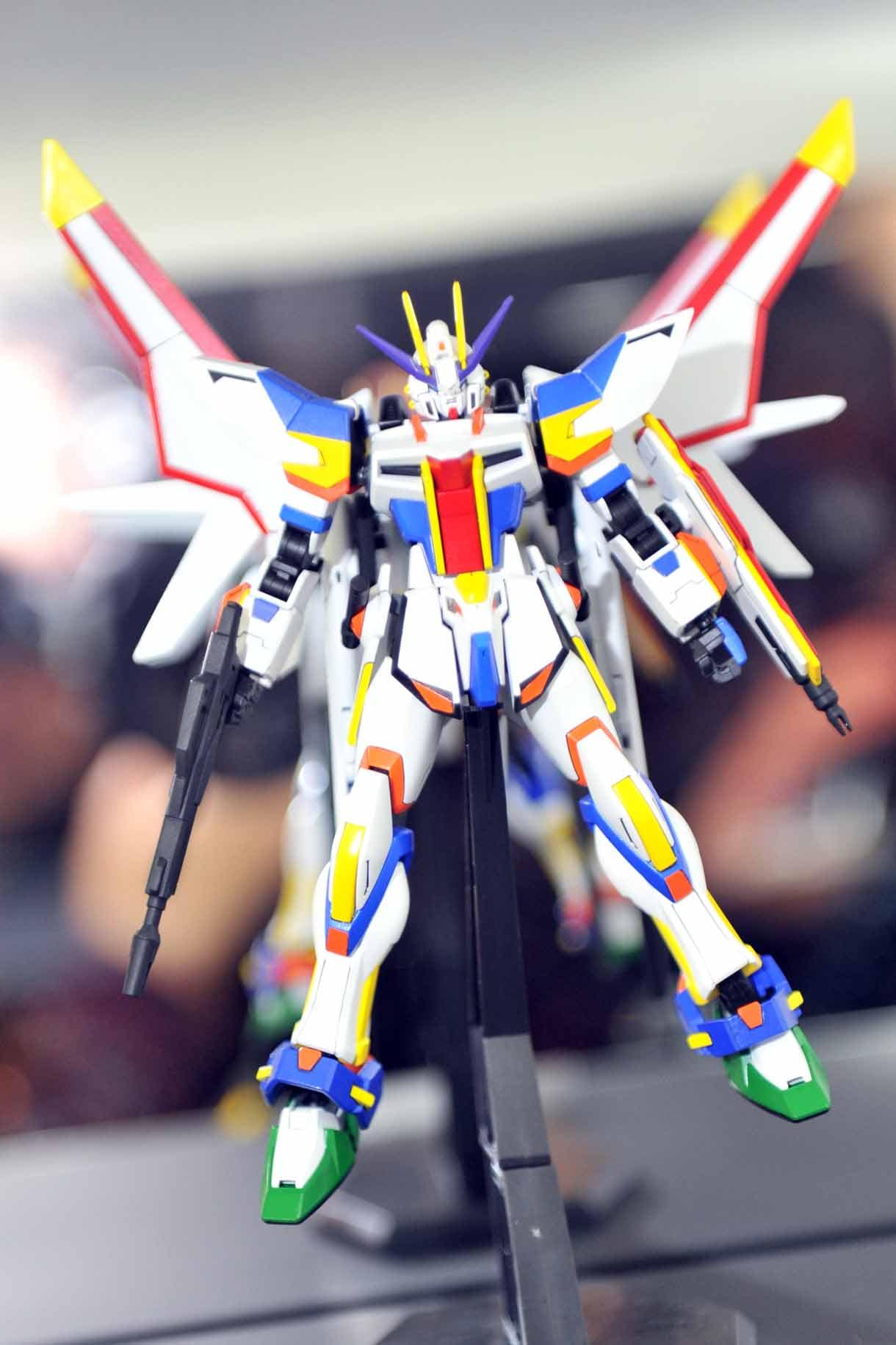 松井玲奈（SKE48）作 - ガンプラEXPO、片桐仁ガンダムは色反転でアムロ