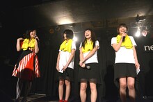 仲睦まじい南波志帆（左端）とNegicco。