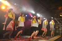 アンコールの「LOST DECADE」ではなぜかヒゲダンスで大盛り上がり。