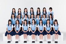 X21。3列目右端が大西亜玖璃。