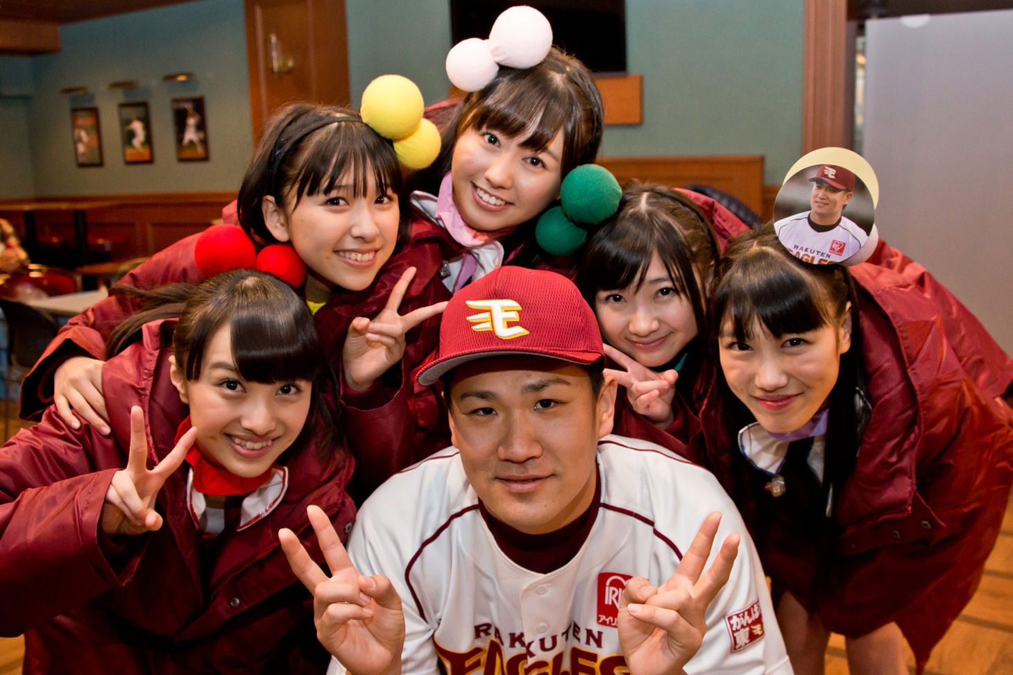 田中将大投手とももいろクローバーZ。