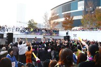 私立恵比寿中学フリーライブの様子。