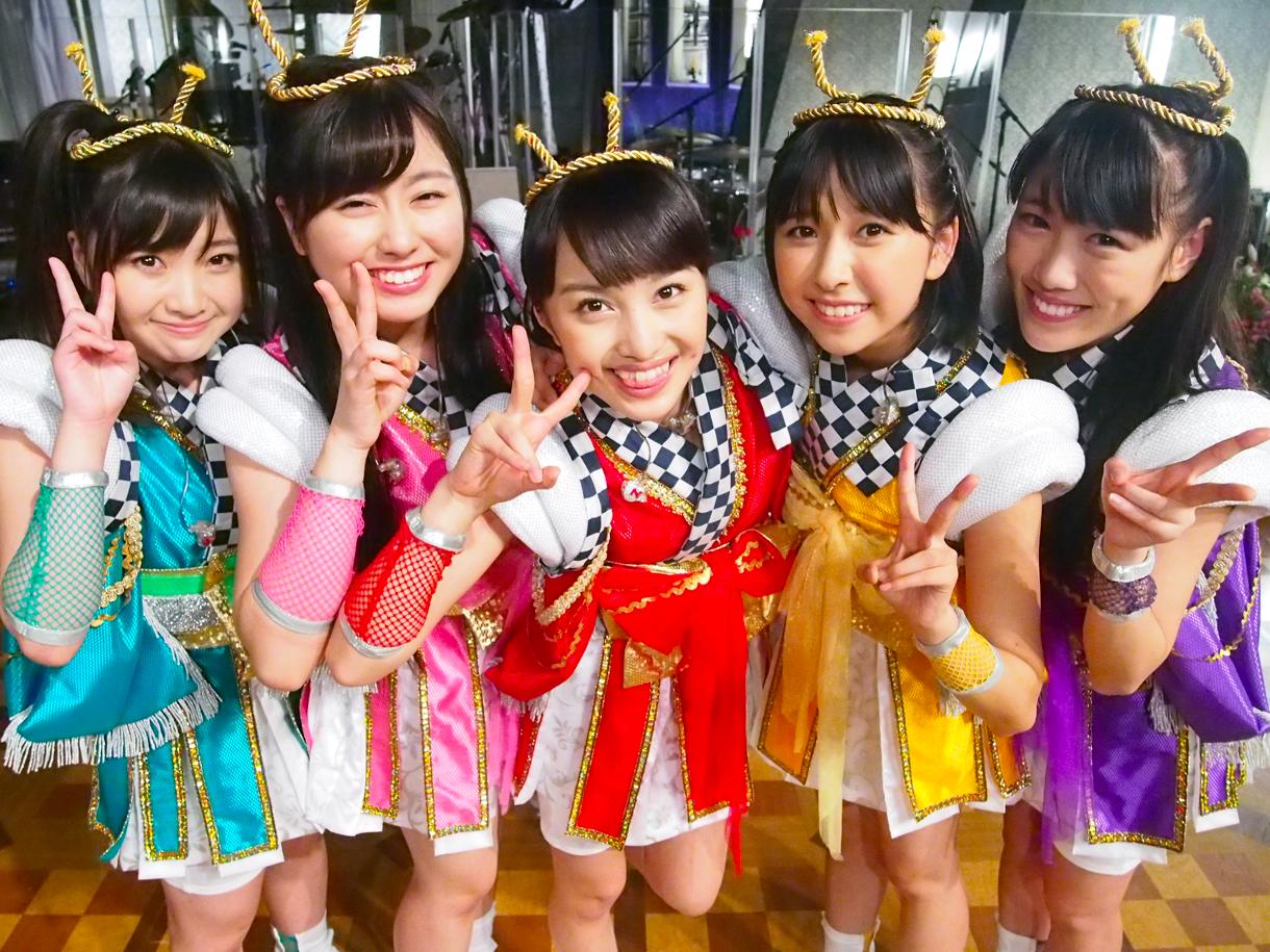 「DNA狂詩曲」収録時のももいろクローバーZ。