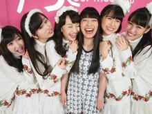 「いつか君が」収録後のももいろクローバーZとmiwa。