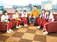 対談収録中のももいろクローバーZと田中将大投手。