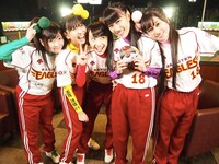 対談収録後のももいろクローバーZ。