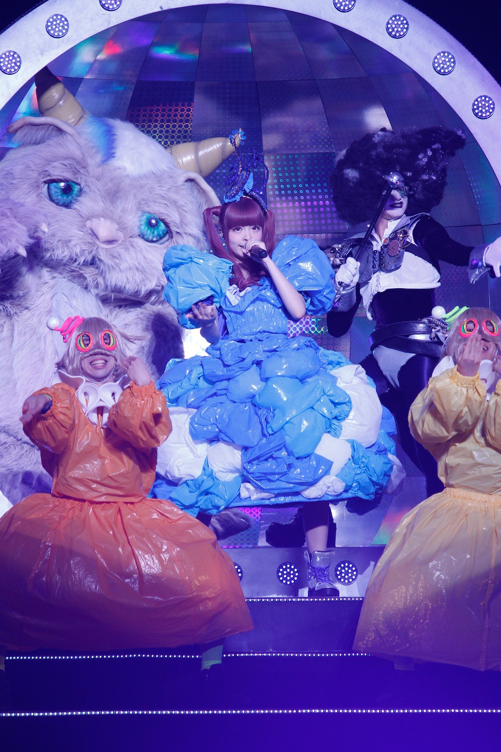 「なんだこれくしょんツアー ～きゃりーぱみゅぱみゅの宇宙シアター～」埼玉・大宮ソニックシティ公演の様子。（Photo by AKI ISHII）