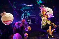 「なんだこれくしょんツアー ～きゃりーぱみゅぱみゅの宇宙シアター～」埼玉・大宮ソニックシティ公演の様子。（Photo by AKI ISHII）