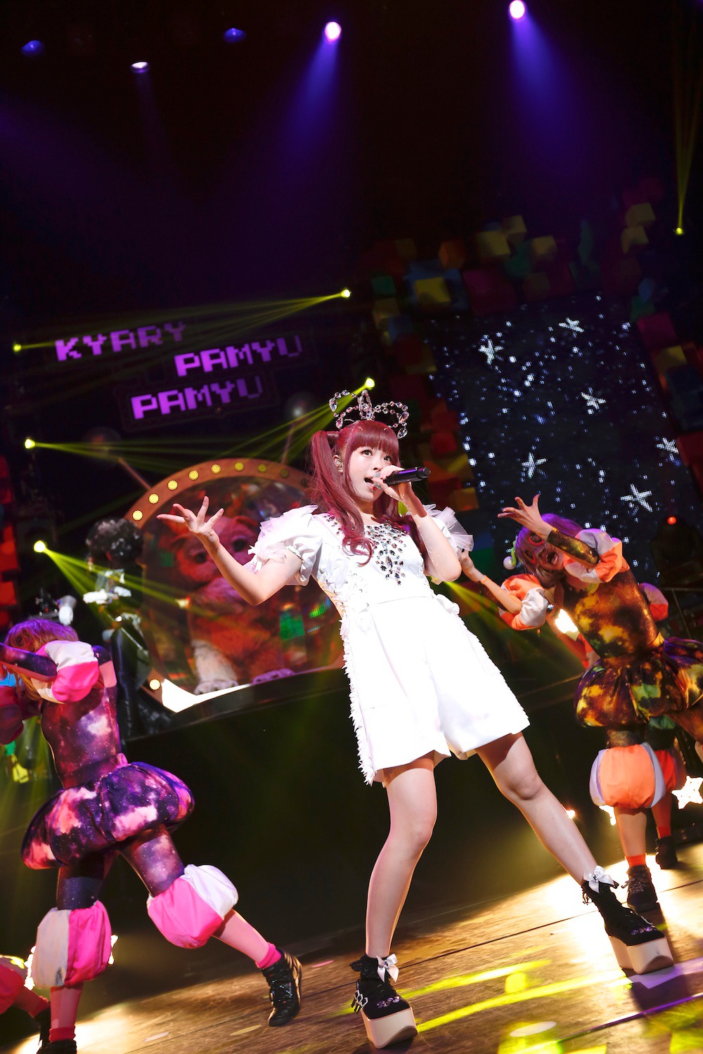 「なんだこれくしょんツアー ～きゃりーぱみゅぱみゅの宇宙シアター～」埼玉・大宮ソニックシティ公演の様子。（Photo by AKI ISHII）