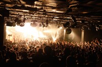 11月22日に東京・LIQUIDROOM ebisuにて開催されたSEBASTIAN Xワンマンライブの様子。
