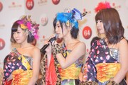 NMB48のメンバー。左から渡辺美優紀、山本彩、山田菜々。