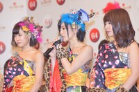 NMB48のメンバー。左から渡辺美優紀、山本彩、山田菜々。