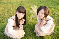 左から堀未央奈、生駒里奈。
