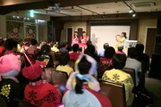 写真は11月23日に行われた「愛のカラオケ大会」の様子。