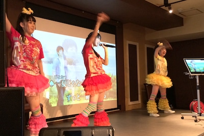 チームしゃちほこ「愛のカラオケ大会」の様子。