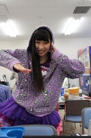 DJ気取りの大黒柚姫。