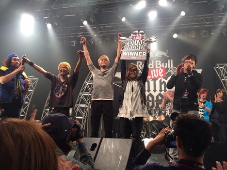 「Red Bull Live On The Road 2013」で優勝を決めたSilhouette from the Skylit。