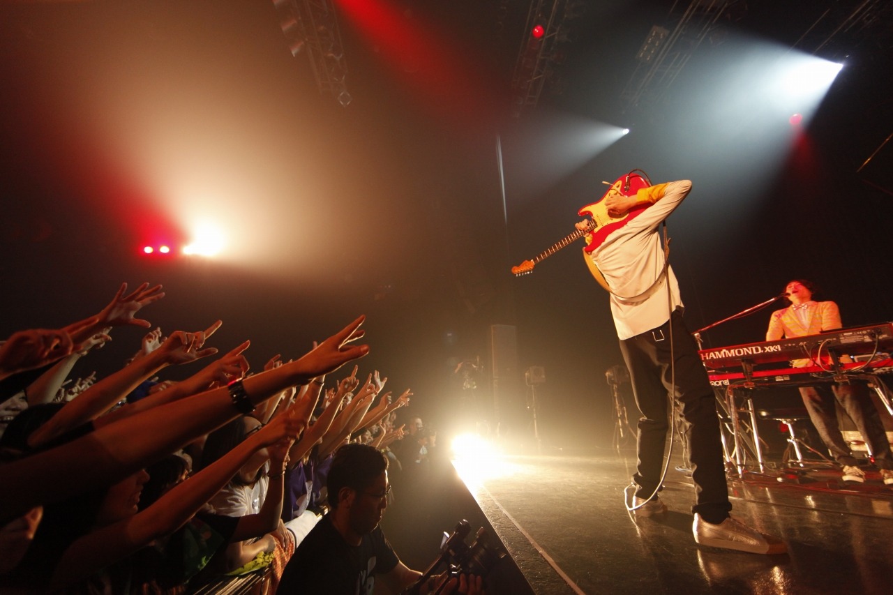 フジファブリック「FUJIFABRIC LIVE TOUR 2013 "FAB STEP"」東京・Zepp Tokyo公演の様子。（撮影：河本悠貴）