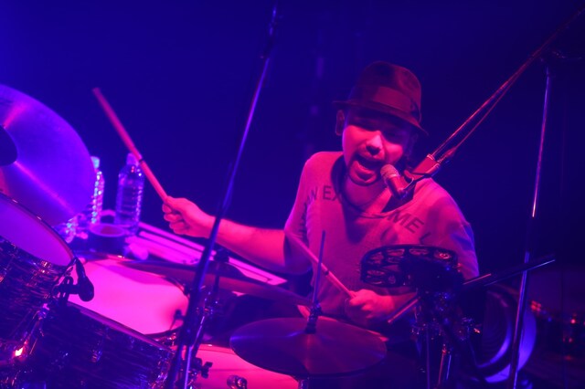 対馬祥太郎（Dr）（撮影：上飯坂一）