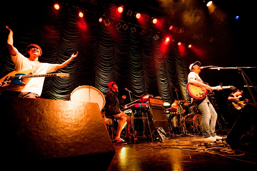 COMEBACK MY DAUGHTERS「Mira Tour」の様子（Photo by Tetsuya Yamakawa）。