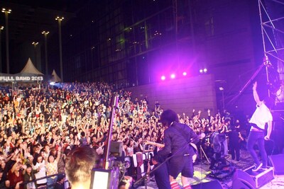 「HUSH!! Full Band 2013」でパフォーマンスを行うギルガメッシュ。