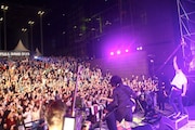 「HUSH!! Full Band 2013」でパフォーマンスを行うギルガメッシュ。