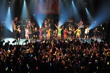 突然ライブに乱入してきたアップアップガールズ（仮）と吉川友。