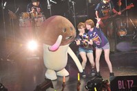 左からなめこ、諸塚香奈実、岡田ロビン翔子。