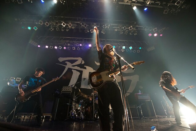 アルカラ「むにむになるままにJAPAN TOUR」Zepp DiverCity TOKYO公演の様子。（Photo by AZUMA Tatsuya）