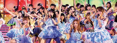 AKB48「AKB48 2013 真夏のドームツアー～まだまだ、やらなきゃいけないことがある～ スペシャルBOX」付属ブックレットの掲載写真。