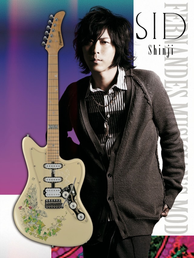 Shinjiとシグネチャーモデルギター「DECADE-CUSTOM LESHY」。