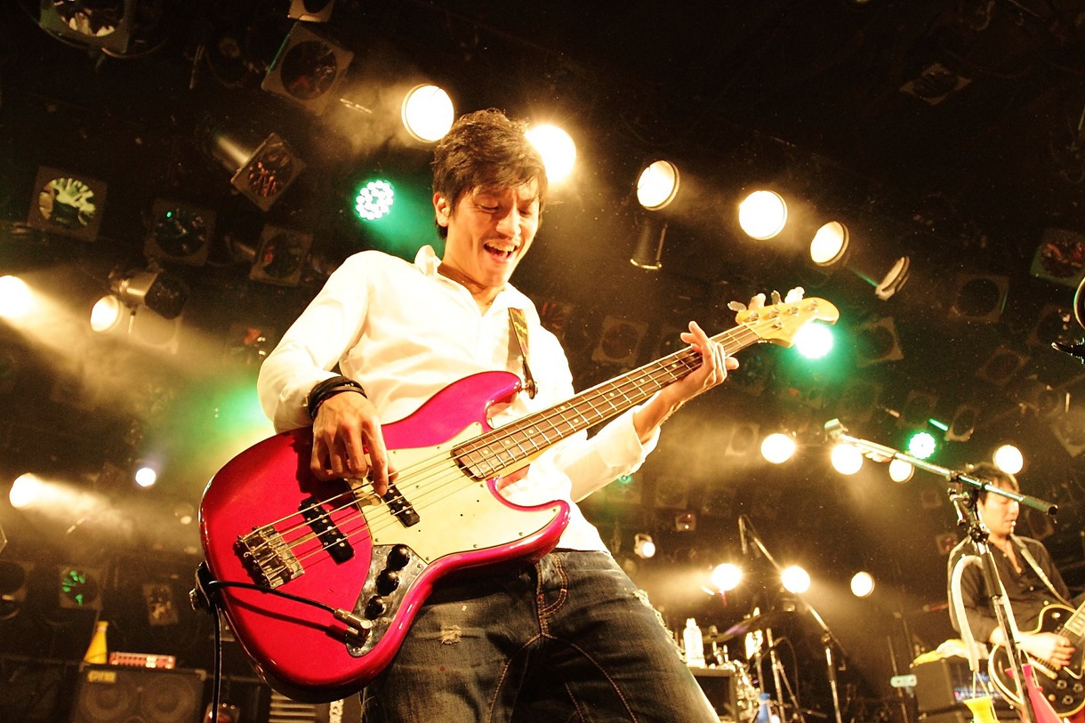 許田信介（B） （Photo by Yuka Komai）