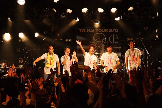 11月27日に実施されたHY「HY TO-HAI TOUR 2013」東京・渋谷CLUB QUATTRO公演の様子。（Photo by Yuka Komai）