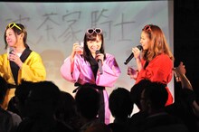 初めてお酒を飲んでご満悦の奥仲麻琴。