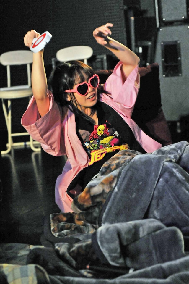 藤本有紀美のDJの曲を聴いて楽しくなってしまった奥仲麻琴。