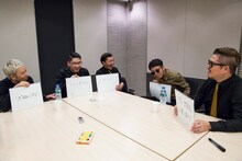 「メンバー予想ゲーム RIP SLYMEのシンキングタイム」に挑戦中のRIP SLYME。