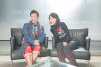 左からクリス松村、竹内まりや。