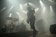 ライブイベント「THE ROCK FACTORY」でパフォーマンスを披露するBOOM BOOM SATELLITES。