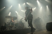 ライブイベント「THE ROCK FACTORY」でパフォーマンスを披露するBOOM BOOM SATELLITES。