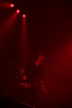 ライブイベント「THE ROCK FACTORY」でパフォーマンスを披露するBOOM BOOM SATELLITES。