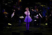 椎名林檎「椎名林檎十五周年 党大会 平成二十五年神山町大会」の様子。（撮影：荒井俊哉）