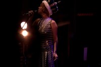 椎名林檎「椎名林檎十五周年 党大会 平成二十五年神山町大会」の様子。（撮影：荒井俊哉）