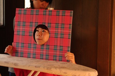 PV撮影中のDJみそしるとMCごはん。